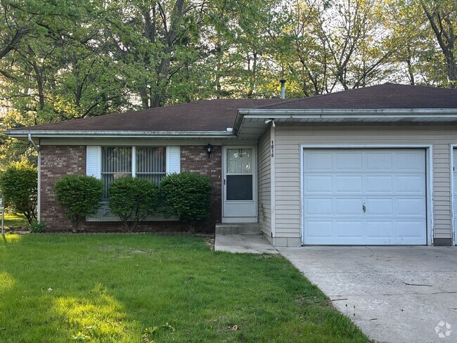 Building Photo - Nice 2 Bedroom ,1 Bath Duplex Just Minutes... Rental