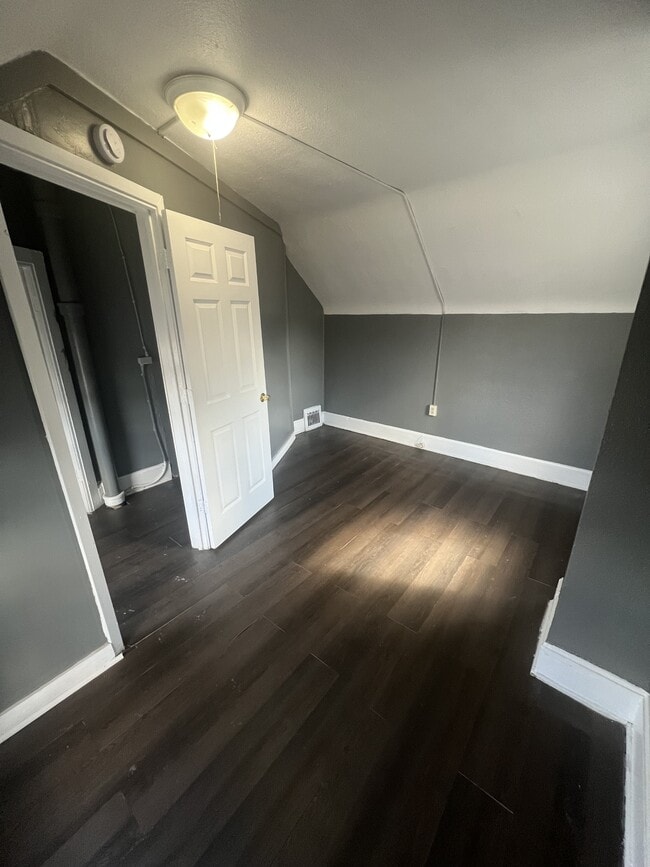 Photo - 644 Thomas Ave W