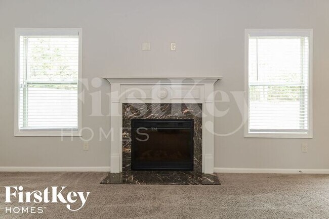 Photo - 801 Walnut Woods Dr