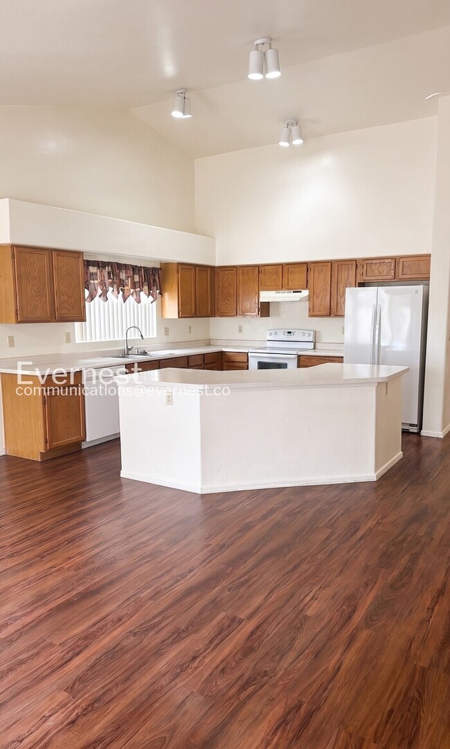 Photo - 4 Bed/2 Bath Home with Private Pool & 3-Car Garage / Vouchers Accepted / Available Now!