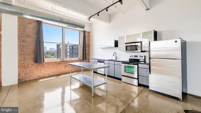 Building Photo - 444 N 4th St Unit 610