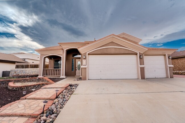 Building Photo - 425 Emerald Shore Ln