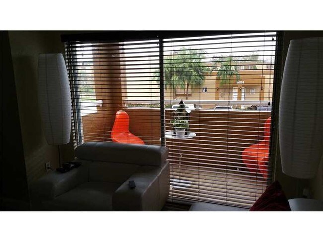 Building Photo - 6206 SW 131st Pl Unit 201 Rental