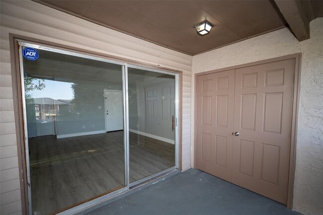 Photo - 2022 Ludlow Ln Unit 2022