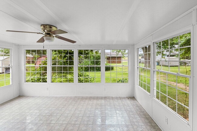 Photo - 206 Joan Ave