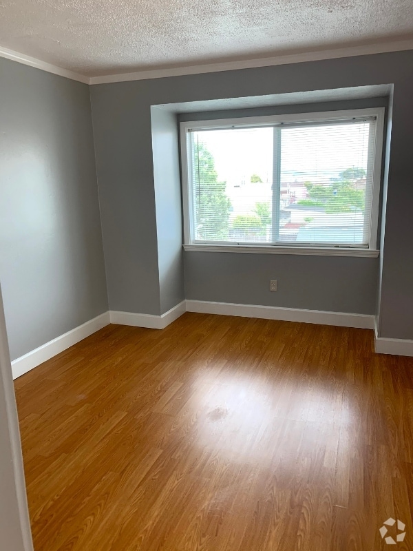 Building Photo - 151 Evergreen Ave Rental