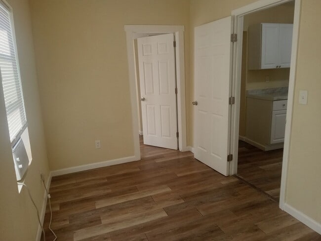 Photo - MOVE In now - Cottage in St. Pete for Rent