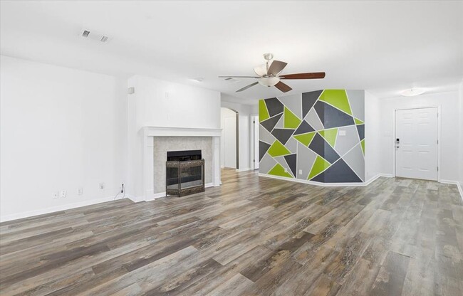 Photo - 1718 Lloydminister Way