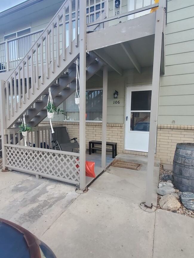 Very Cute 2 Bedroom 1 Bath Condo in Longmo... - Very Cute 2 Bedroom 1 Bath Condo in Longmo...