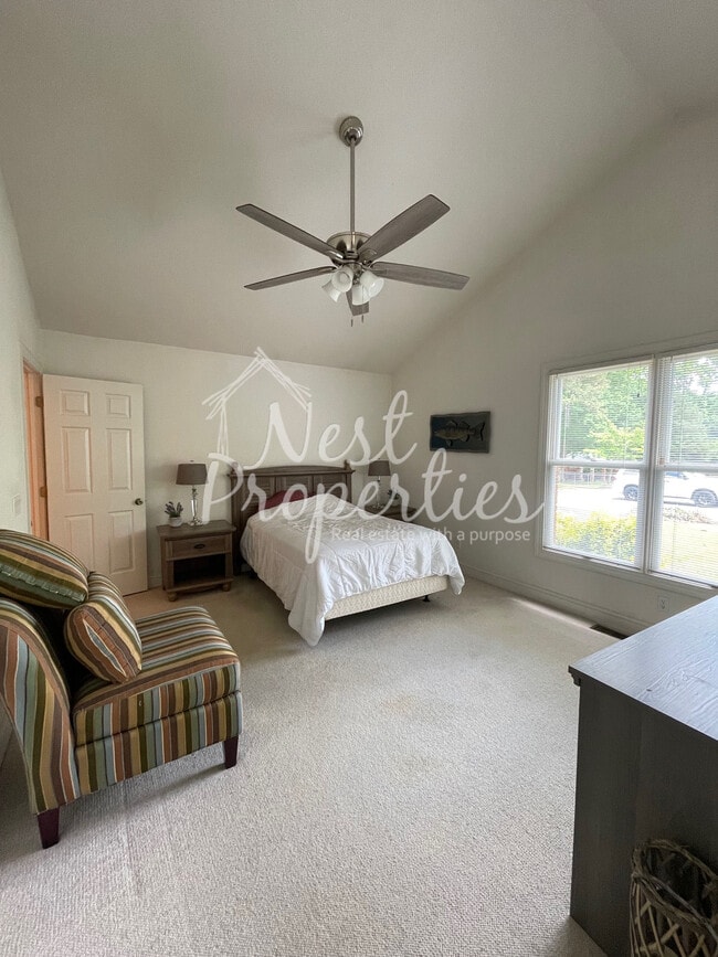 Photo - 1429 Adella St