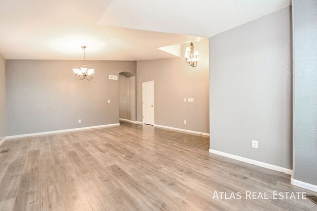Photo - 16548 High Desert Way