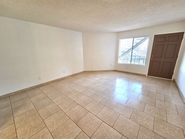 Photo - 1917-1919 W Whitendale Ave Unit 1917