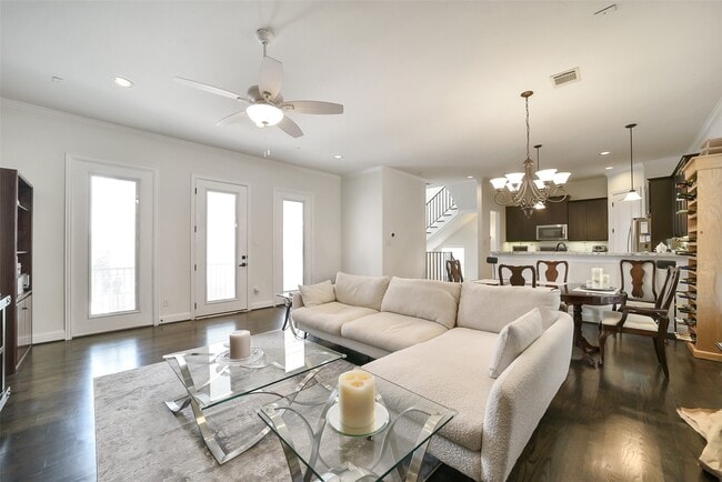 Photo - 925 W 19th St