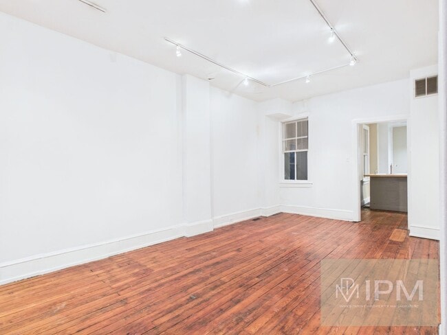 Photo - Beautiful 3 Bedroom, 1 Bath Colonial Home ...