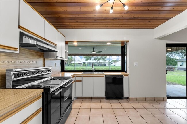 Photo - 9454 Sterling Dr