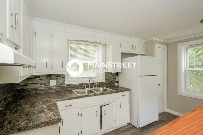 Photo - 4 Bedroom Pet-Friendly Home in NASHVILLE, TN with Main Street Renewal