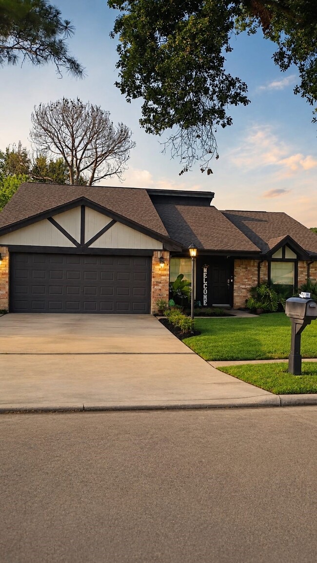 Building Photo - 20010 Fort Bowie Ct