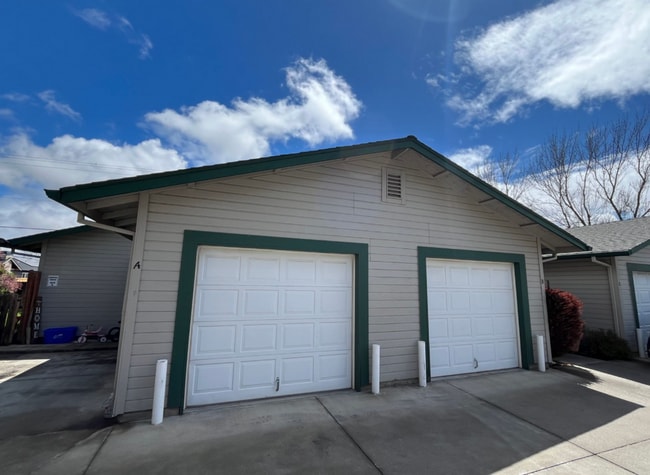 Single Level 2 Bed/2 Bath End Unit with Ga... - Single Level 2 Bed/2 Bath End Unit with Ga... Apartamento Unidad A