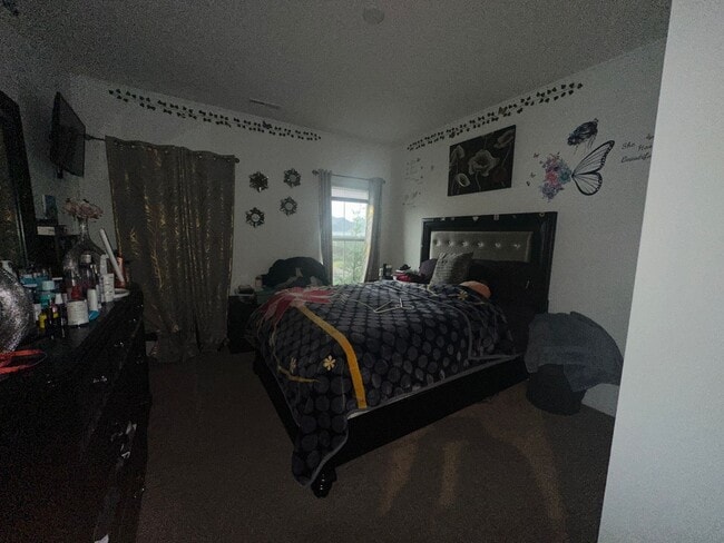 Photo - Available NOW - 5 bedroom, 3 full bathroom house - $3,300/month