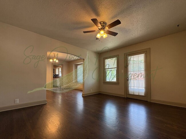 Photo - BEAUTIFUL HOME IN INDEPENDENCE!!