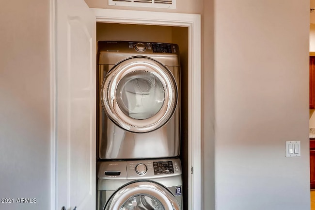 Photo - 2402 E 5th St