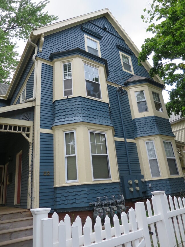 Building Photo - 32 Wallace St Unit 1F