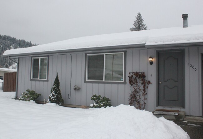 Front 1206 - 1206 E Best Ave Unidad 1206