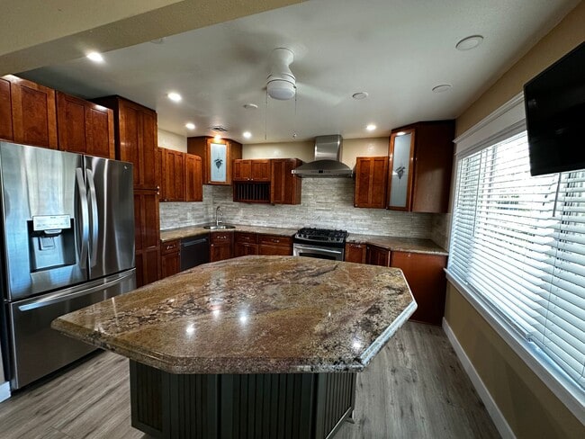 6061 Navajo Rd