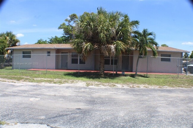 Building Photo - 3133 SW 13th St Unit 1-2 Rental
