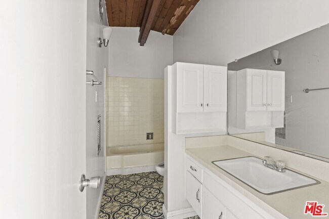 Photo - 3330 S Sepulveda Blvd