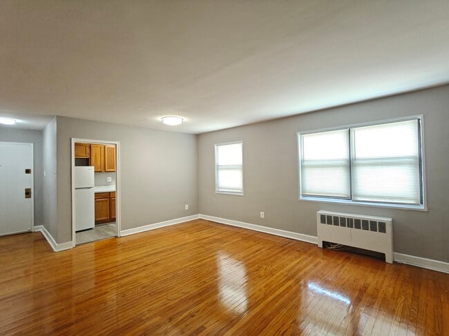 Building Photo - 121 Forest Ave Unit 9A