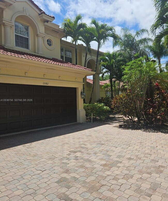 Photo - 13382 Lakepointe Cir