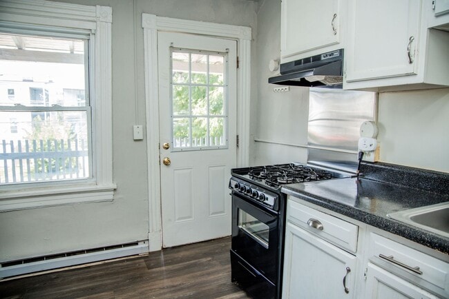 Photo - 2002 Rosewood Ave Unit Apt #D