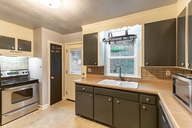Photo - Fantastic 3/2 East Nashville w/ Bonus Room & Sunroom!