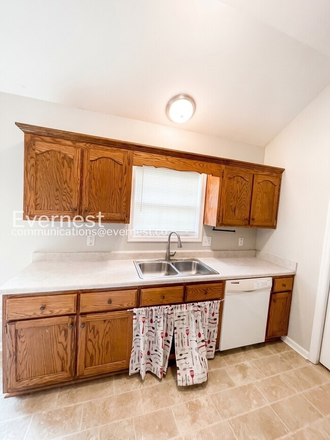 Photo - 901 Avery Green Ct