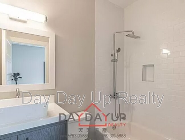 Photo - 472 Martin St SE