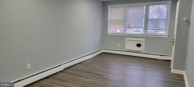 Photo - 230 W Roosevelt Blvd