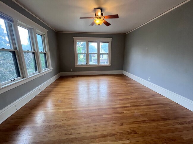 Photo - Large 3 Bedroom Duplex with Washer/Dryer - Water included!