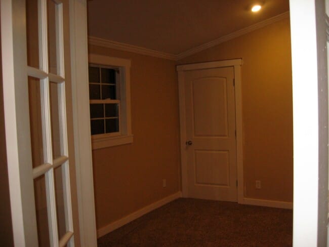 Photo - 215 Vancouver Ave