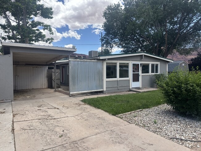 Photo - 705 Palisade Dr