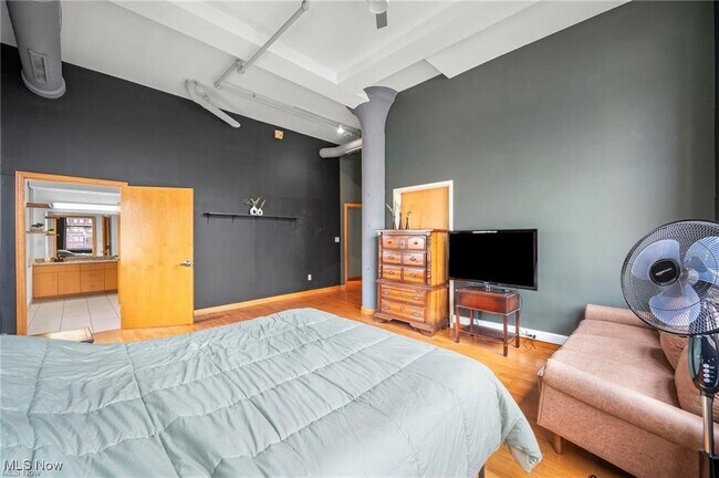 Photo - 2077 E 4th St Unit 8E