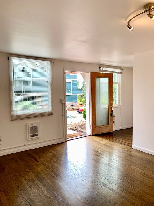 Photo - FAIRYTALE OF 1819 LLC QUEEN ANNE Unit 1821