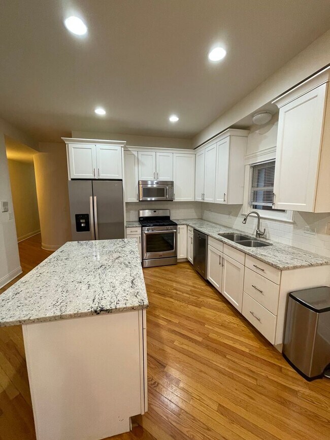 Photo - 1657 W Wrightwood Ave Unit 1W