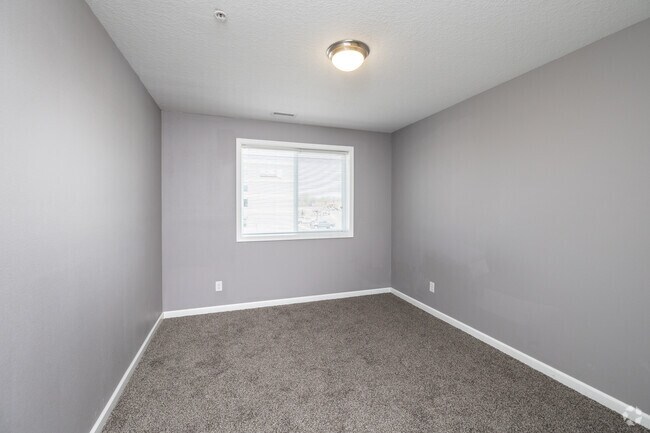 2BR, 1BA - 999SF - Primary Bedroom