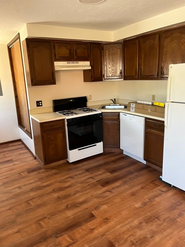 Building Photo - 1096 Oliver St Unit C
