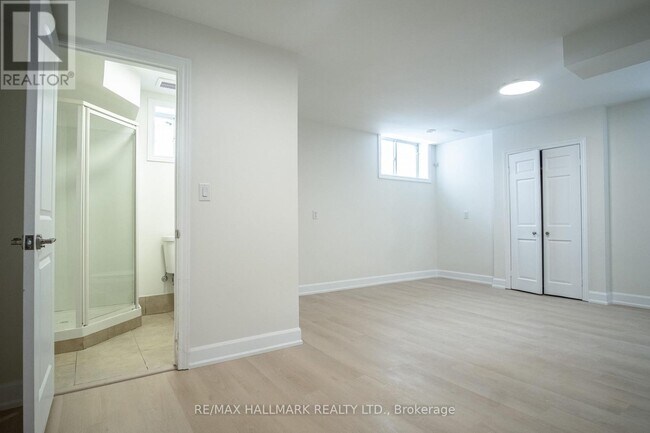 Photo - 118 Fairholme Ave