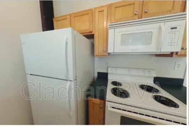 Building Photo - 301 Goshen St Unit 1B