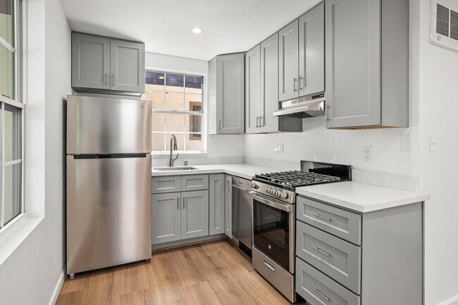 Photo - 523 B St