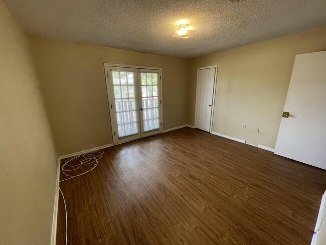 1643 Cedar Lake Dr Unit D