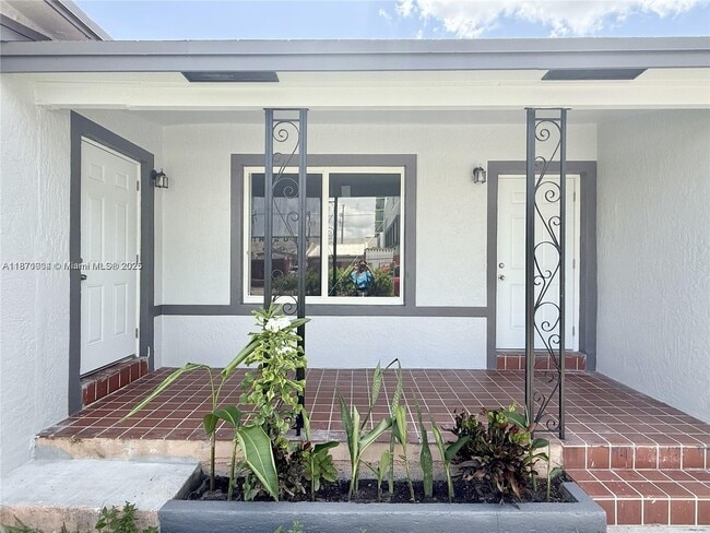 Building Photo - 1450 NW 35th St Unit 1 Rental